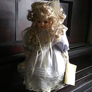Seymour Mann Porcelain Doll Lauren Blond 15"
